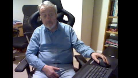 erasmus_d online show from December 13, 2024, 6:59 pm