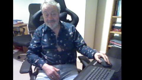 erasmus_d online show from December 21, 2024, 6:34 pm