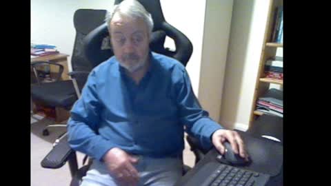 erasmus_d online show from December 24, 2024, 5:44 pm