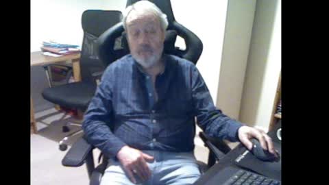 erasmus_d online show from December 30, 2024, 5:44 pm