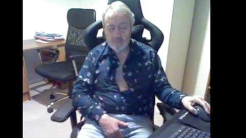 erasmus_d online show from December 31, 2024, 6:13 pm