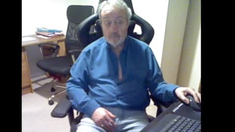 erasmus_d online show from January 3, 2025, 5:31 pm