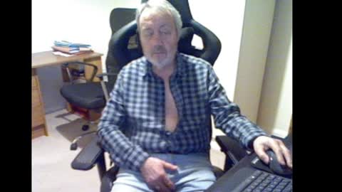erasmus_d online show from January 4, 2025, 5:58 pm