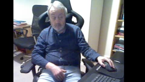 erasmus_d online show from January 10, 2025, 6:38 pm