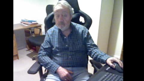 erasmus_d online show from January 27, 2025, 6:09 pm