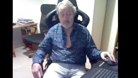 erasmus_d online show from February 2, 2025, 5:59 pm