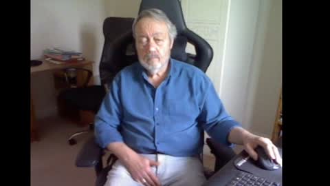 erasmus_d online show from February 4, 2025, 12:33 pm