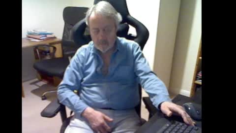 erasmus_d online show from February 14, 2025, 6:19 pm