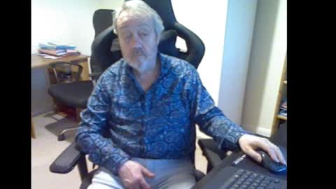 erasmus_d online show from February 16, 2025, 5:26 pm
