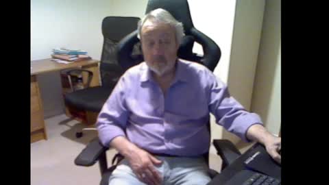erasmus_d online show from February 18, 2025, 6:58 pm