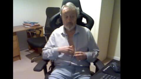 erasmus_d online show from February 23, 2025, 5:50 pm