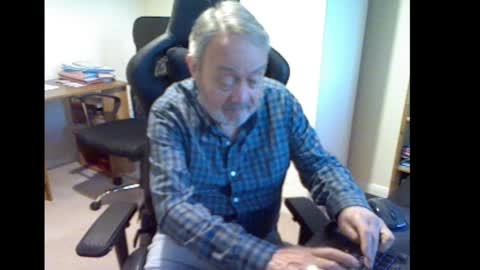 erasmus_d online show from February 28, 2025, 5:48 pm