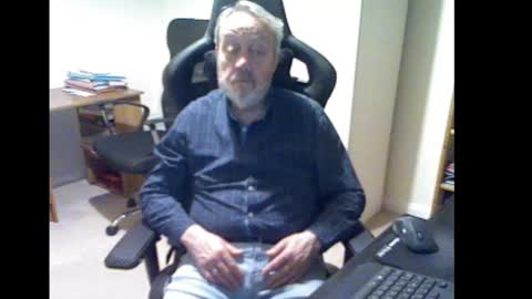 erasmus_d online show from March 2, 2025, 6:40 pm