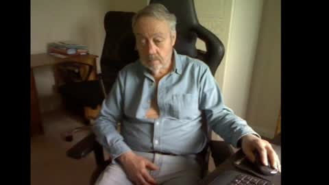 erasmus_d online show from March 6, 2025, 5:33 pm