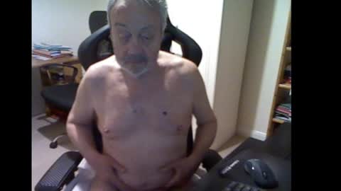 erasmus_d online show from March 6, 2025, 11:20 pm