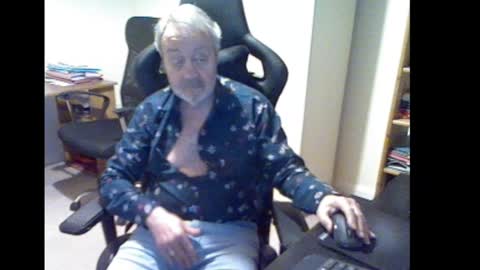 erasmus_d online show from March 7, 2025, 6:33 pm