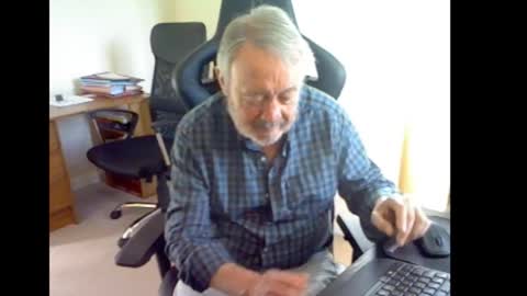 erasmus_d online show from September 12, 2025, 5:02 pm