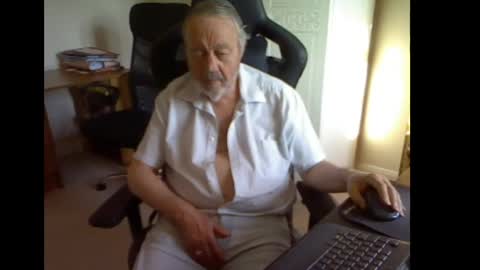 erasmus_d online show from May 9, 2026, 5:18 pm