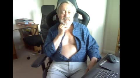 erasmus_d online show from May 18, 2026, 4:35 pm