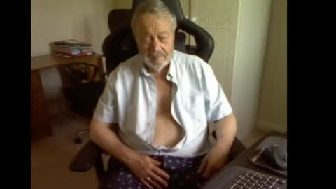 Snapshot of erasmus_d chatting on May 26, 2026, 10:55 am erasmus_d online show from May 26, 2026, 10:55 am