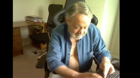 Snapshot of erasmus_d chatting on June 1, 2026, 5:03 pm erasmus_d online show from June 1, 2026, 5:03 pm