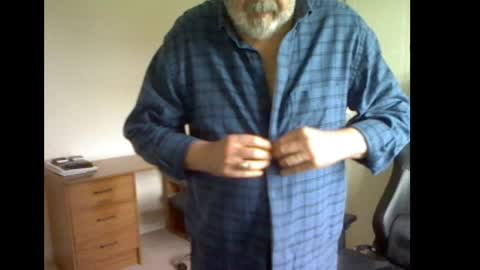Snapshot of erasmus_d chatting on June 6, 2026, 5:06 pm erasmus_d online show from June 6, 2026, 5:06 pm