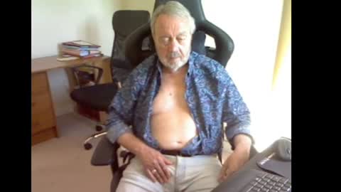 Snapshot of erasmus_d chatting on June 13, 2026, 4:38 pm erasmus_d online show from June 13, 2026, 4:38 pm