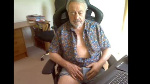 Snapshot of erasmus_d chatting on July 26, 2026, 4:58 pm erasmus_d online show from July 26, 2026, 4:58 pm