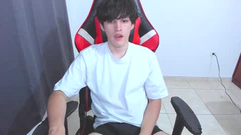 eren_tatakae online show from October 15, 2025, 2:01 am