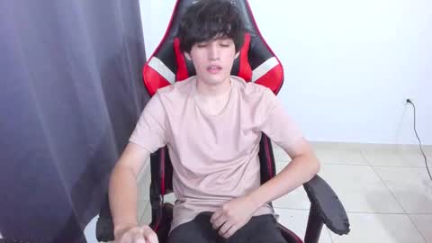 eren_tatakae online show from November 4, 2025, 3:27 am