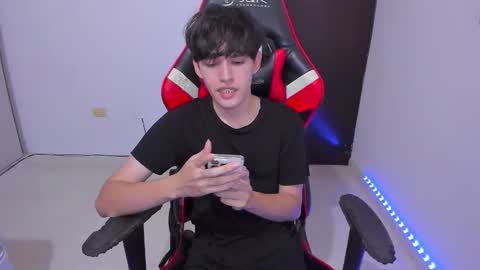 Snapshot of eren_tatakae chatting on March 19, 2026, 12:25 am eren_tatakae online show from March 19, 2026, 12:25 am