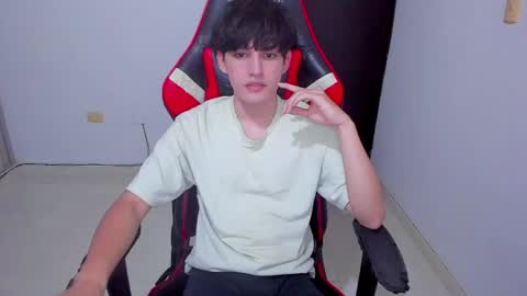 Snapshot of eren_tatakae chatting on March 31, 2026, 2:46 am eren_tatakae online show from March 31, 2026, 2:46 am