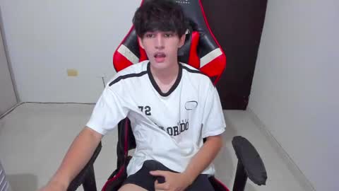 Snapshot of eren_tatakae chatting on April 6, 2026, 1:36 am eren_tatakae online show from April 6, 2026, 1:36 am