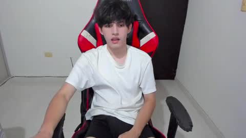 Snapshot of eren_tatakae chatting on April 10, 2026, 2:28 am eren_tatakae online show from April 10, 2026, 2:28 am