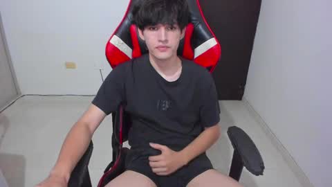 Snapshot of eren_tatakae chatting on April 16, 2026, 2:12 am eren_tatakae online show from April 16, 2026, 2:12 am