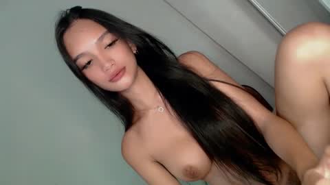 Snapshot of eres_guapa chatting on January 28, 2025, 10:45 pm Elisa online show from January 28, 2025, 10:45 pm
