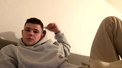 Snapshot of eric123754216 chatting on November 17, 2025, 4:24 pm eric123754216 online show from November 17, 2025, 4:24 pm