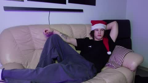 Snapshot of erick_grant chatting on December 23, 2024, 6:27 pm ERICK GRANT online show from December 23, 2024, 6:27 pm