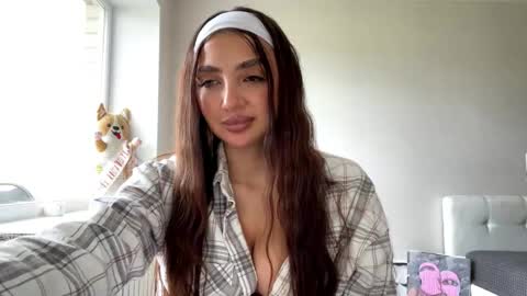 Vanessa online show from May 15, 2026, 6:42 am
