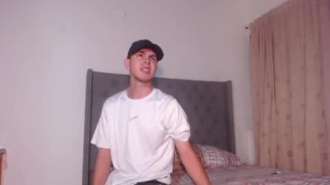 Snapshot of erik_rodriguez chatting on May 30, 2026, 8:22 am Erik rodriguez online show from May 30, 2026, 8:22 am