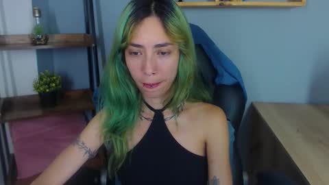 Snapshot of erika_stevens chatting on November 14, 2025, 12:42 am E R I K A - SAGITARIO..... online show from November 14, 2025, 12:42 am