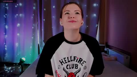 Erika online show from April 26, 2026, 4:32 am