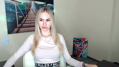 Erika online show from September 12, 2025, 11:54 am