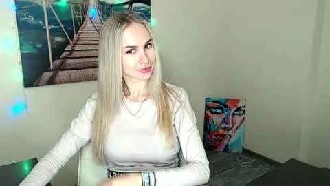 Erika online show from September 18, 2025, 11:45 am