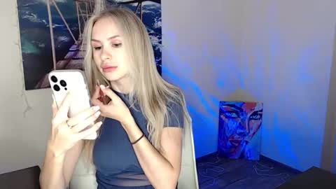 Erika online show from October 8, 2025, 11:52 am