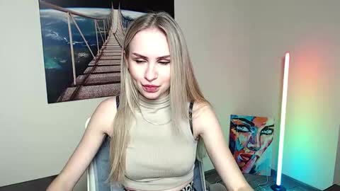 Erika online show from November 24, 2025, 12:49 pm