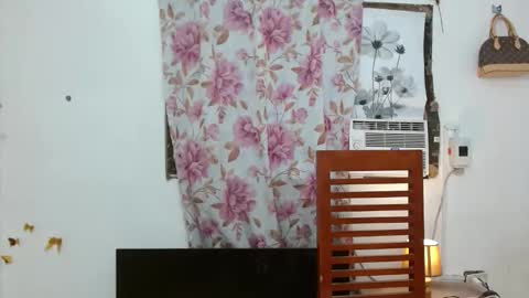 Snapshot of erikapearl_69 chatting on September 22, 2025, 5:15 pm erika  mae online show from September 22, 2025, 5:15 pm