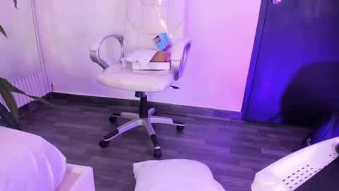 Snapshot of eriklein chatting on October 14, 2025, 11:05 pm Eri  online show from October 14, 2025, 11:05 pm