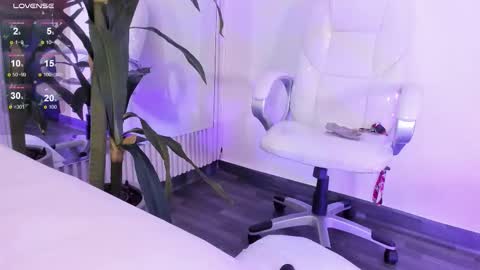Snapshot of eriklein chatting on October 21, 2025, 8:20 pm Eri  online show from October 21, 2025, 8:20 pm