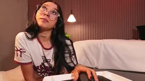 Snapshot of eriklein chatting on March 4, 2026, 8:37 pm Eri online show from March 4, 2026, 8:37 pm